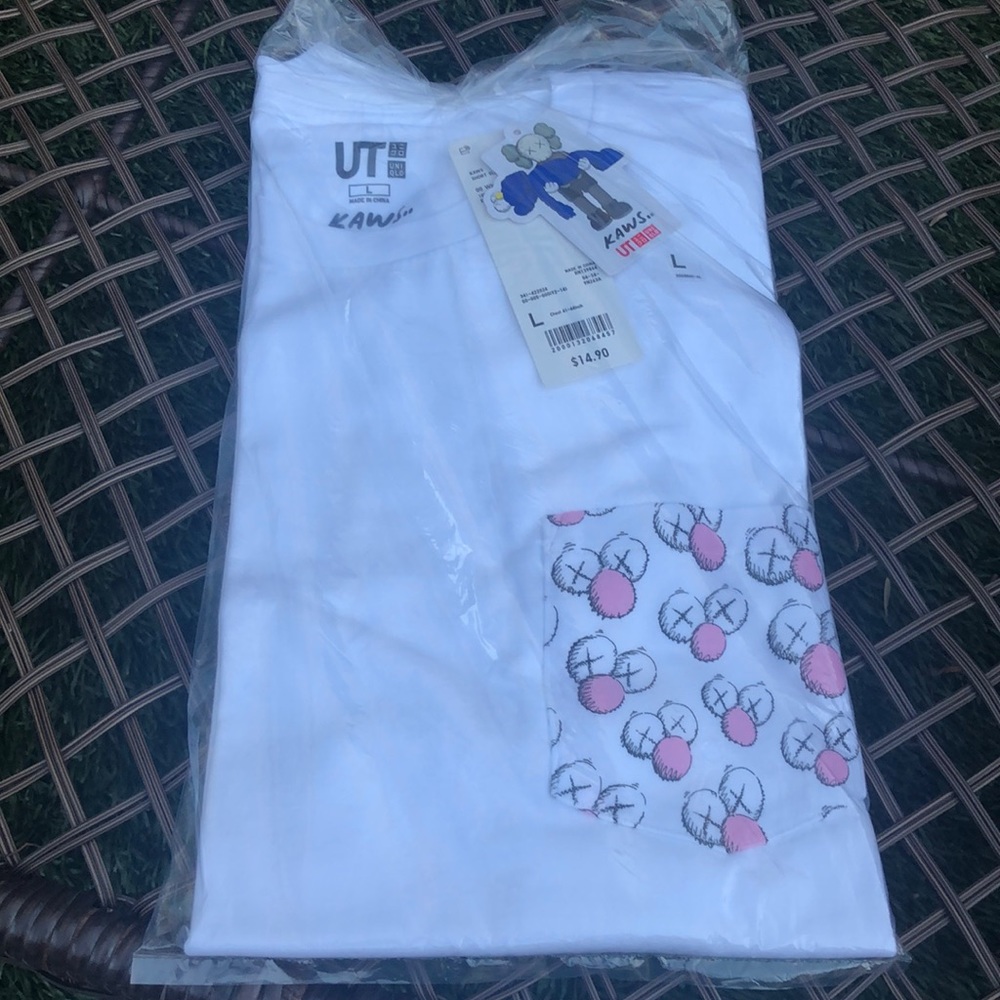 Uniqlo x Kaws White pocket shirt